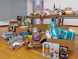 prezenty przygotowane przez krośnieńskich policjantów dla chorych dzieci