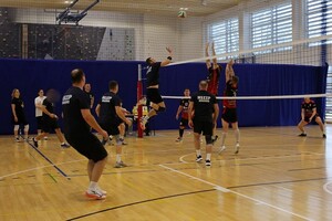 turniej piłki siatkowej z udziałem policjantów i przedstawicieli służb ratowniczych regionu