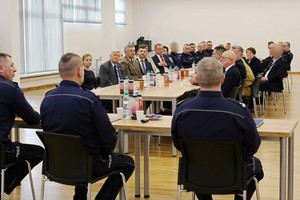 uczestnicy odprawy rocznej w krośnieńskiej komendzie