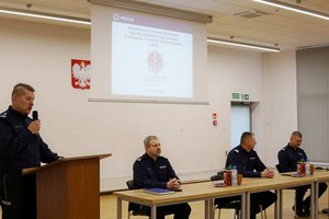 uczestnicy odprawy rocznej w krośnieńskiej komendzie