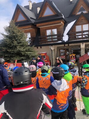 zdjęcia z działań profilaktyczno-edukacyjnych na stoku oraz lodowisku