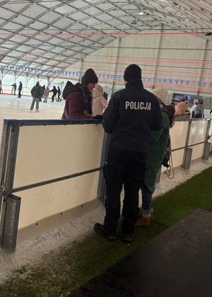 zdjęcia z działań profilaktyczno-edukacyjnych na stoku oraz lodowisku