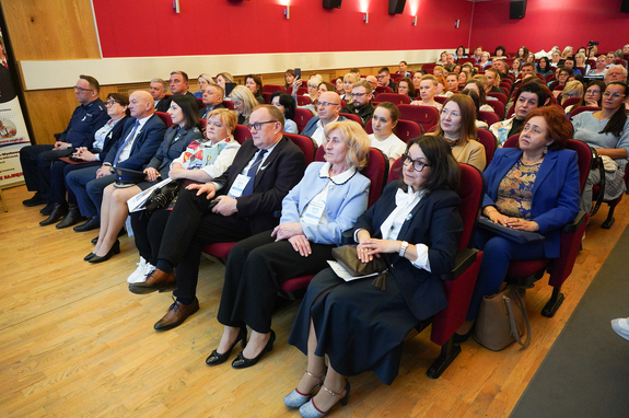 zdjęcia z sympozjum pt. "Dotknąć Autyzmu".