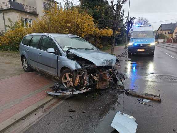 Zdjęcia ze zdarzenia drogowego na ul. Żeromskiego w Krośnie