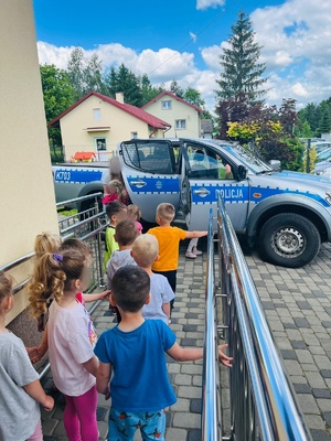 Zdjęcia z prelekcji na temat bezpieczeństwa w Gminnym Przedszkolu w Wojaszówce.