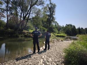 Dzielnicowi Komendy Miejskiej Policji w Krośnie kontrolują miejsca wypoczynku nad wodą