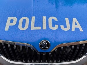 Zdjęcie radiowozu z napisem "POLICJA"